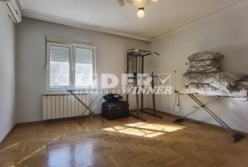 Rent, four bedroom apartment, 140m², Savski Venac, Beograd