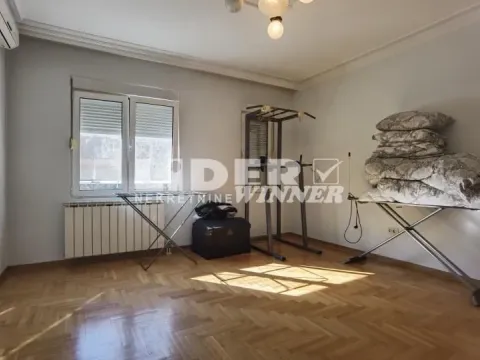 Izdavanje, četvorosoban stan, 140m², Savski Venac, Beograd - image 11