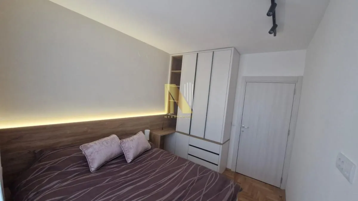 Izdavanje, trosoban stan, 53m², Salajka, Novi Sad Sve Podlokacije