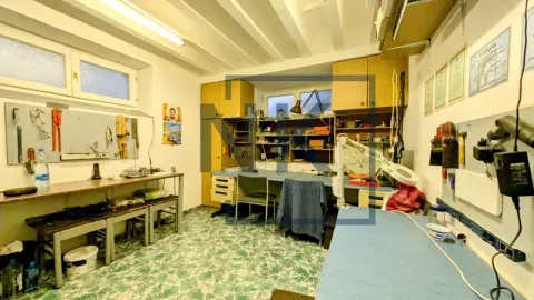 Prodaja, četvorosoban stan, 140m², Centar, Podgorica - image 20