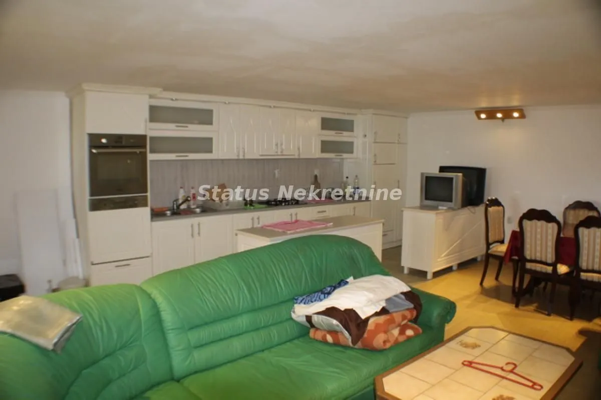 Prodaja, kuća, 220m², Ledinci, Petrovaradin