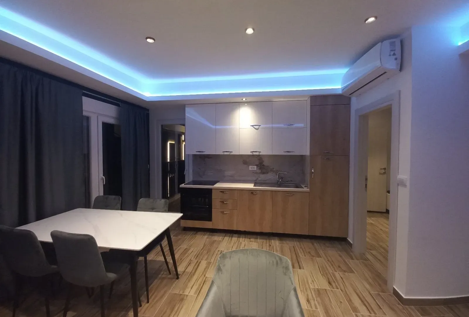 Izdavanje, dvosoban stan, 70m², Kalimanj, Tivat