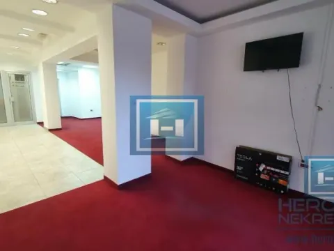 Izdavanje, poslovni prostor, 171m², Centar, Jagodina - image 20