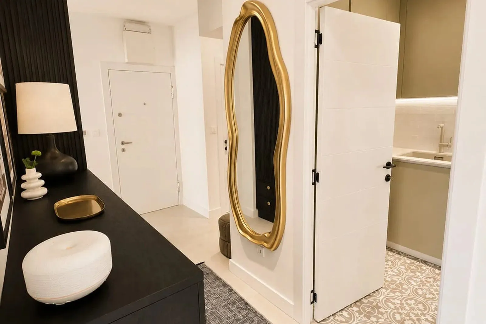 Prodaja, dvosoban stan, 70m², Centar, Tivat