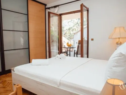 Izdavanje, dvosoban stan, 91m², Škaljari, Kotor - image 8