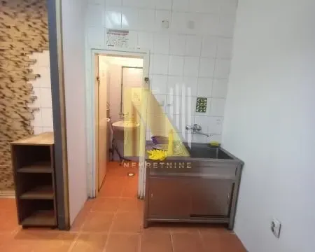 Izdavanje, poslovni prostor, 68m², Grbavica, Novi Sad Sve Podlokacije - image 5