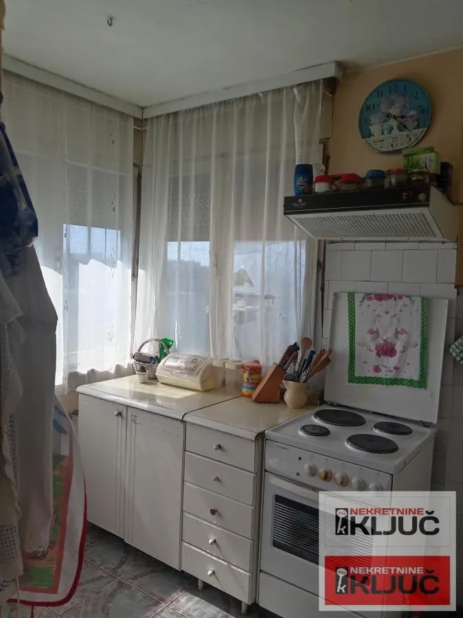 Prodaja, trosoban stan, 74m², Bulevar Oslobodjenja, Novi Sad Sve Podlokacije
