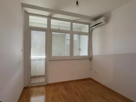 Izdavanje, dvosoban stan, 84m², Autobuska stanica, Podgorica - image 9