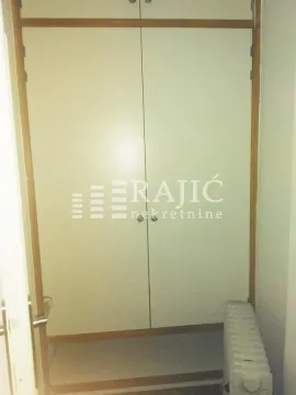 Rent, four bedroom apartment, 140m², Stari Grad, Beograd - image 13