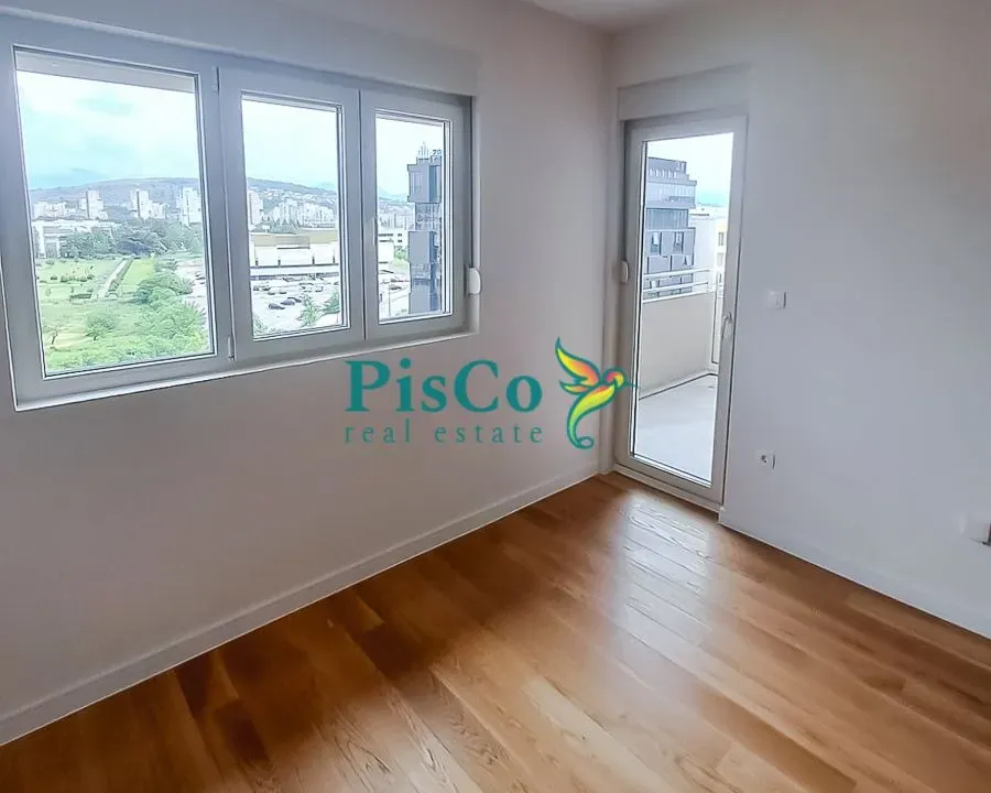 Izdavanje, dvosoban stan, 72m², Central Point, Podgorica