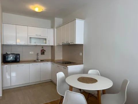 Rent, one bedroom apartment, 45m², Budva, Crna Gora - image 3