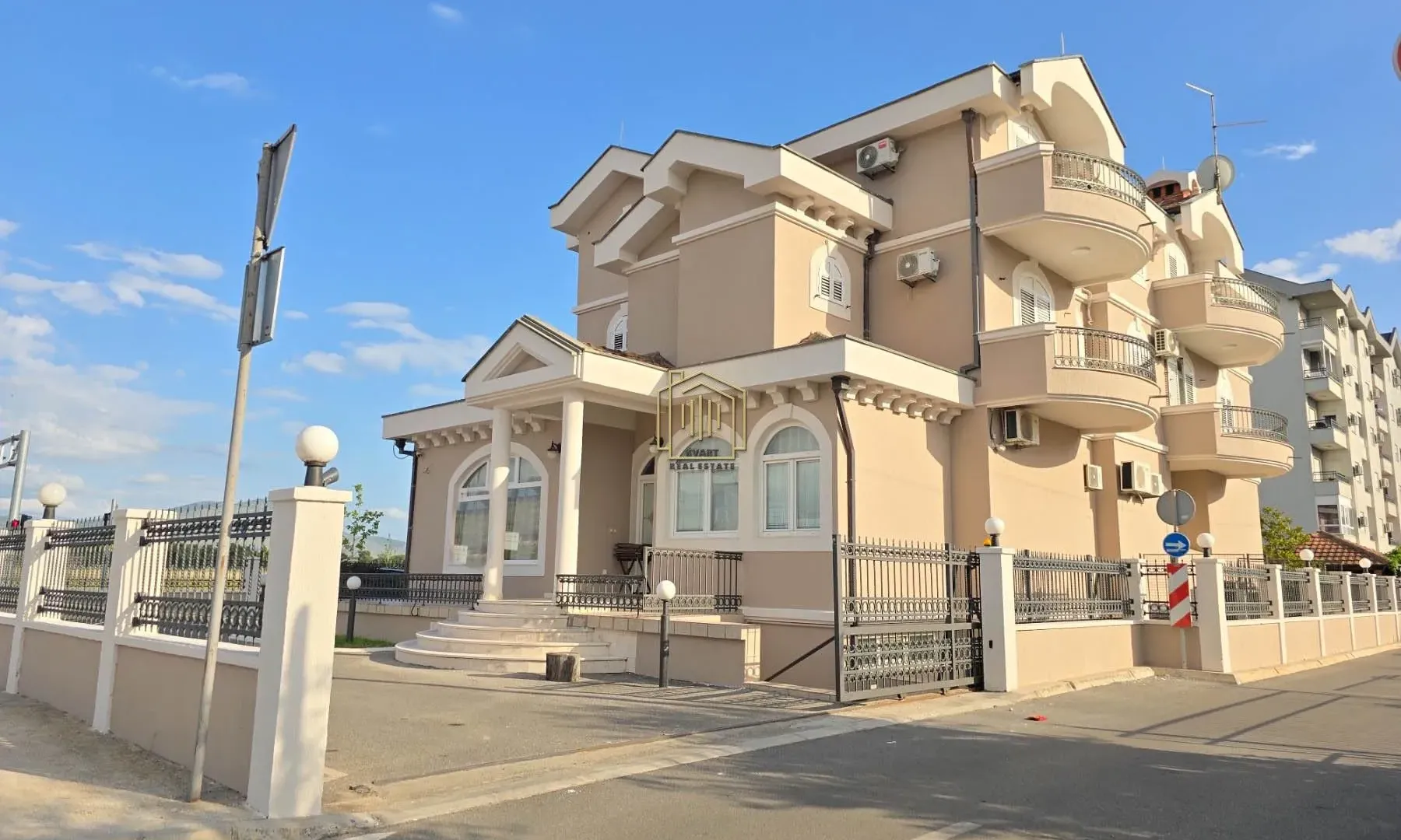 Rent, office space, 500m², Stari Aerodrom, Podgorica