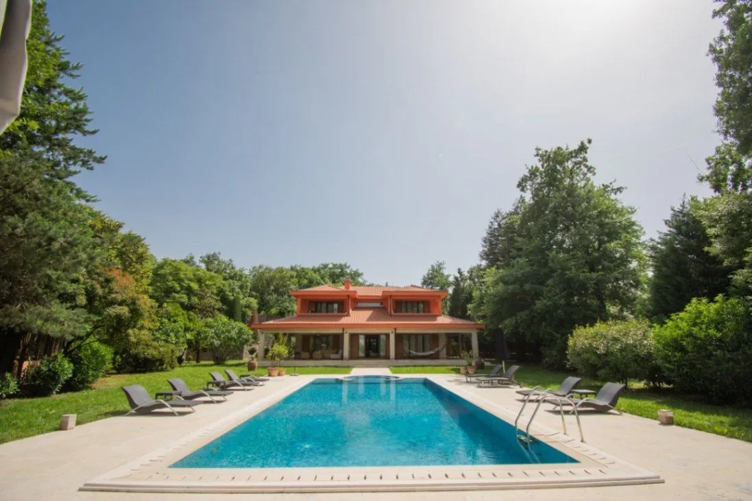 Izdavanje, kuća, 400m², Klikovače, Danilovgrad