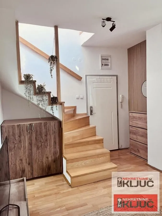 Prodaja, dvosoban stan, 42m², Centar, Novi Sad