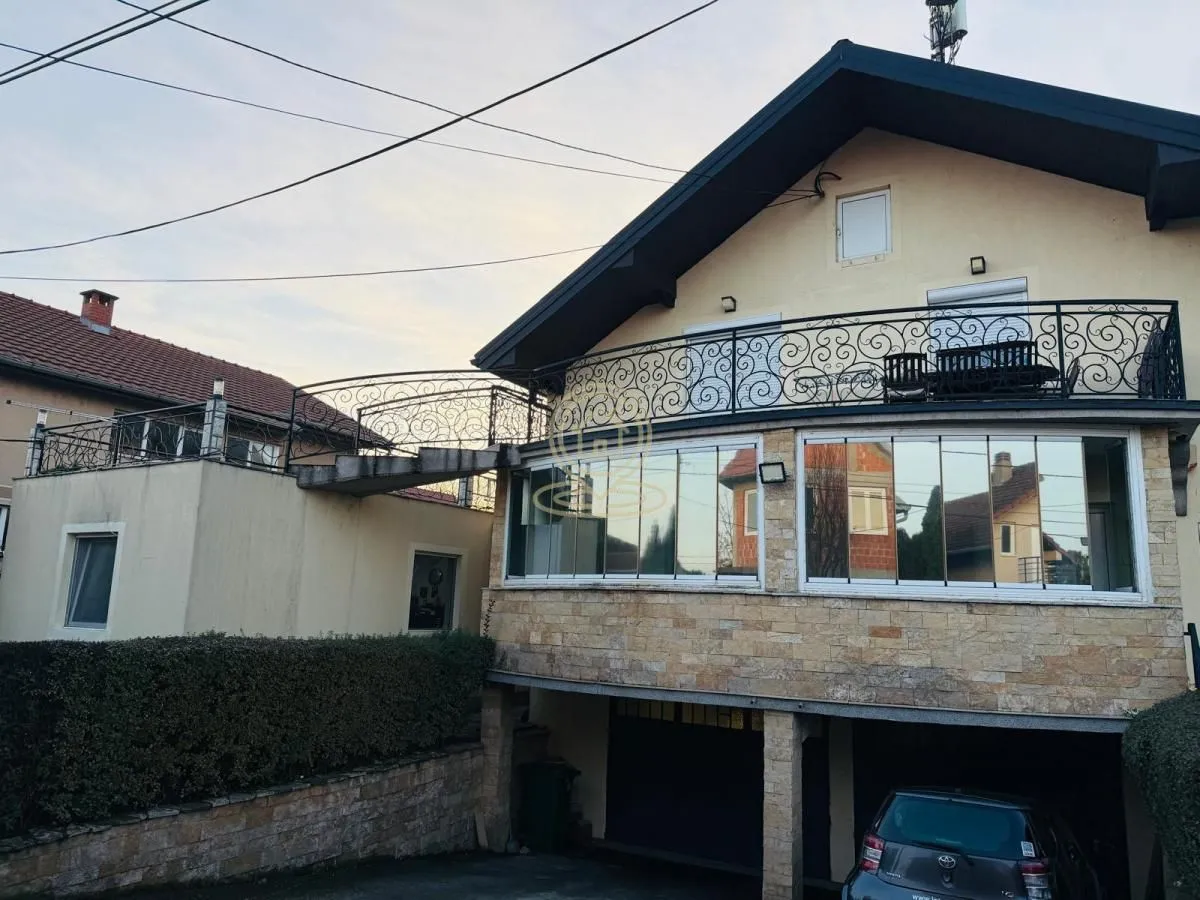 Prodaja, kuća, 570m², Surčin, Beograd