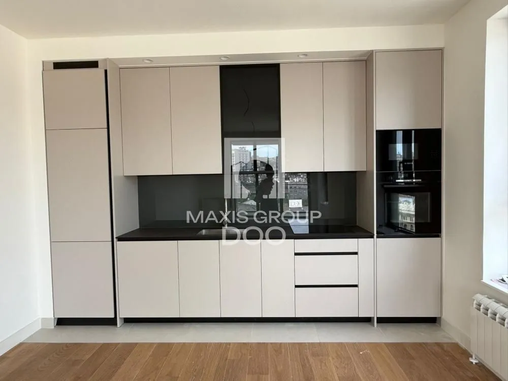 Izdavanje, trosoban stan, 79m², Savski Venac, Beograd