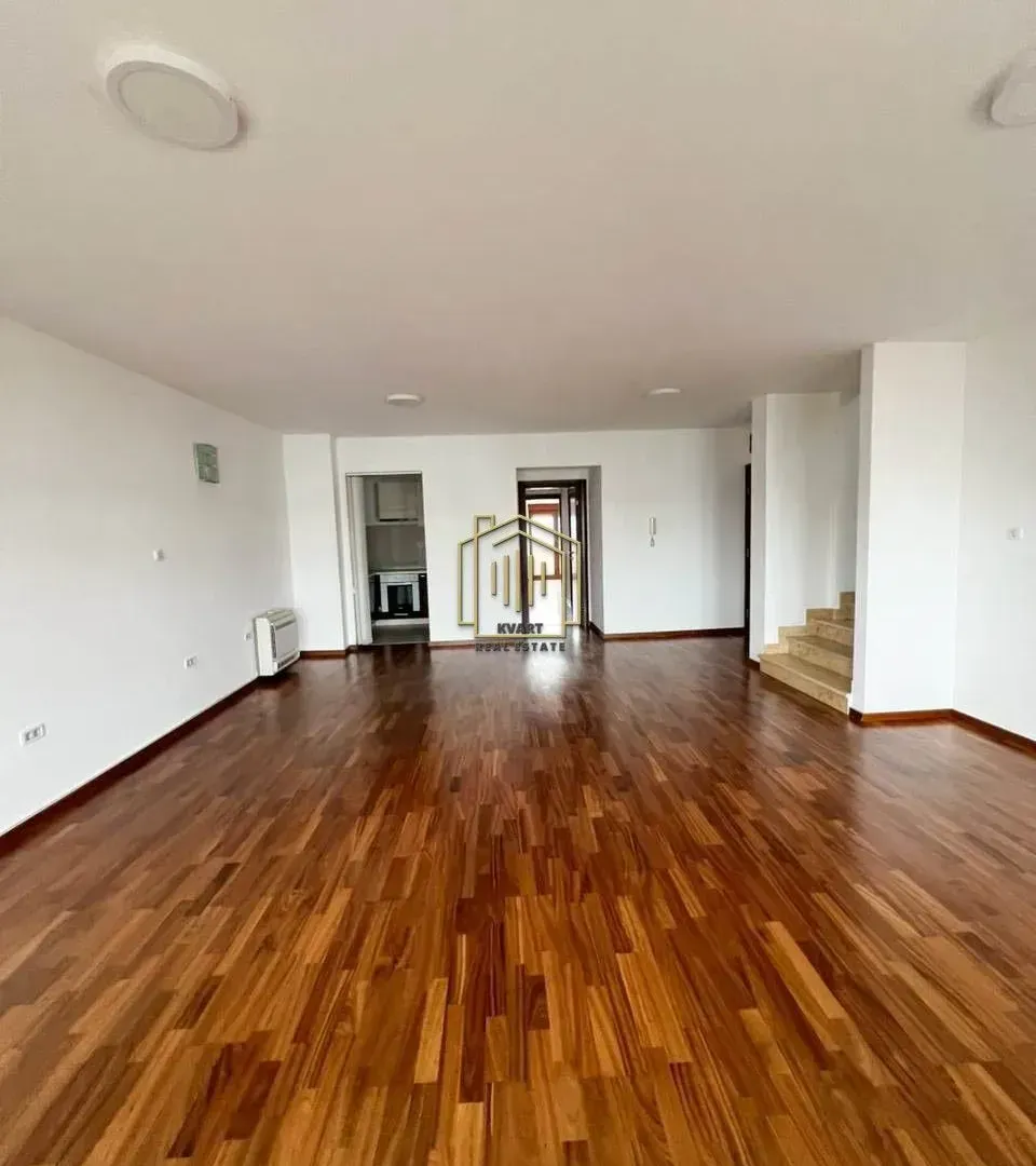 Prodaja, četvorosoban stan, 220m², Preko Morače, Podgorica