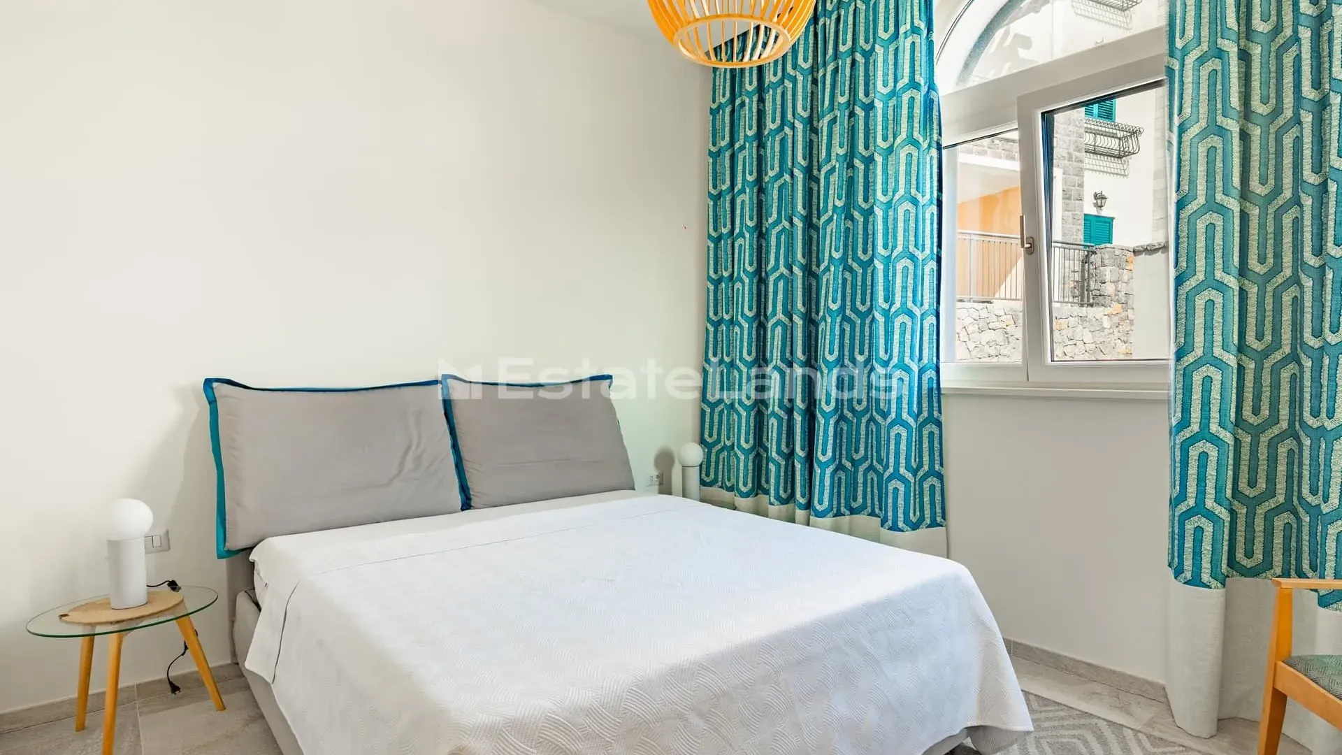 Izdavanje, dvosoban stan, 100m², Luštica Bay, Tivat