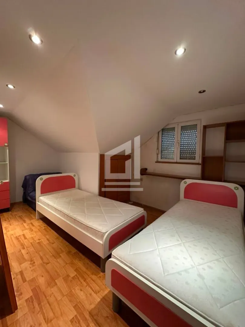 Izdavanje, trosoban stan, 250m², Tološi, Podgorica