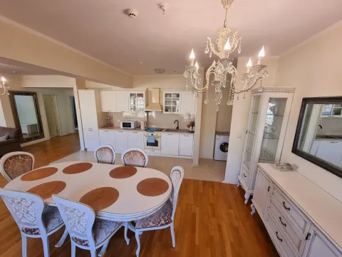 Rent, three bedroom apartment, 134m², Bečići, Budva - image 12