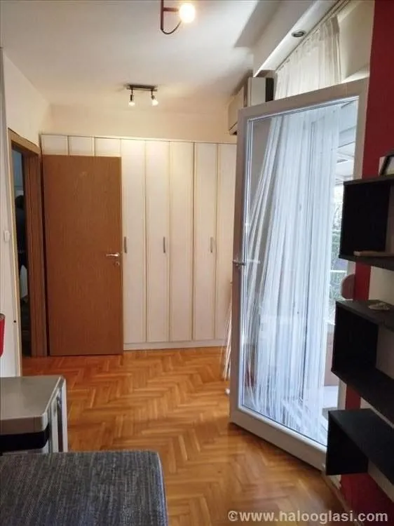 Prodaja, trosoban stan, 74m², Vojvode Vlahovica, Beograd