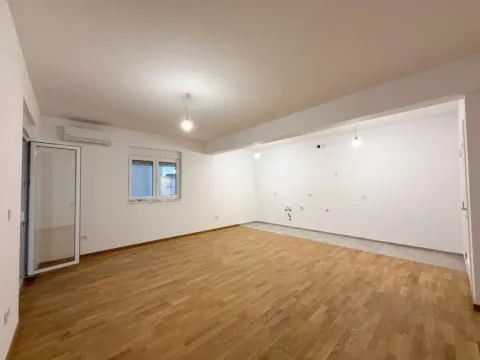 Sale, three bedroom apartment, 104m², Stari Aerodrom, Podgorica - image 9