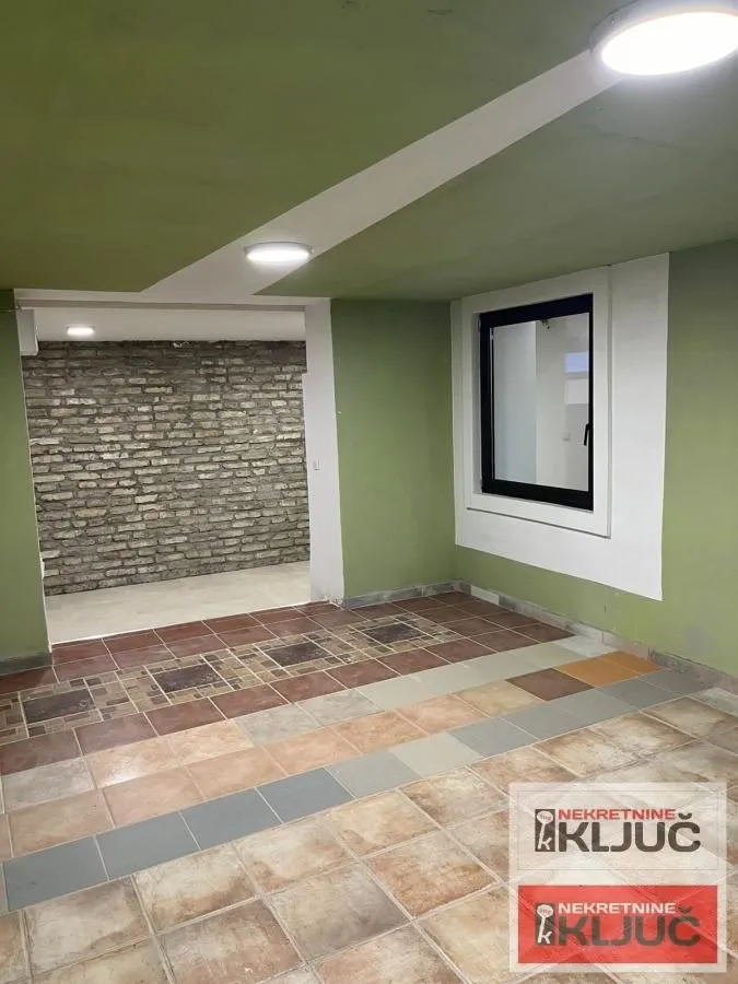 Izdavanje, kuća, 247m², Sremska Kamenica, Petrovaradin