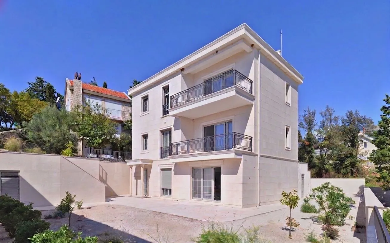 Prodaja, kuća, 270m², Reževići, Budva