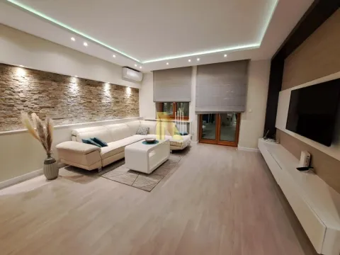 Izdavanje, trosoban stan, 77m², Centar, Novi Sad - image 2