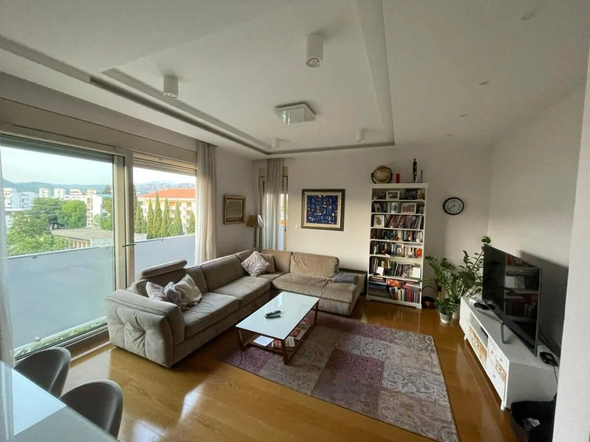 Izdavanje, trosoban stan, 93m², Preko Morače, Podgorica