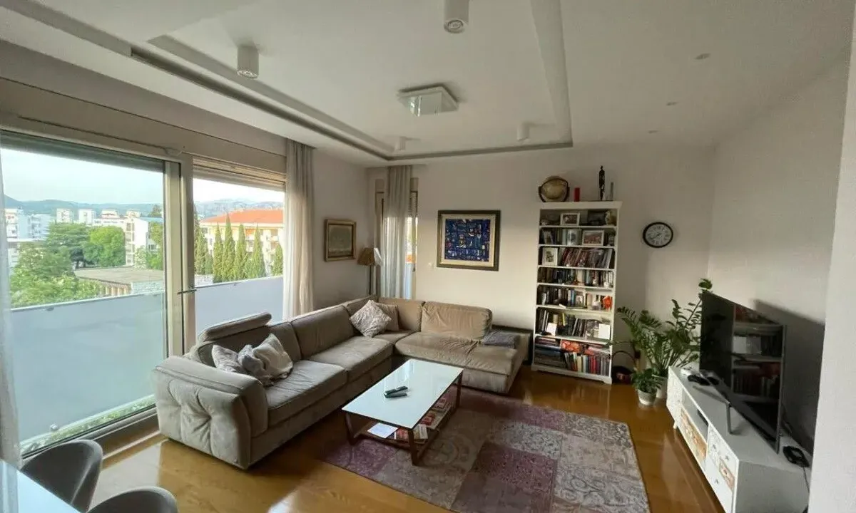 Izdavanje, trosoban stan, 93m², Preko Morače, Podgorica