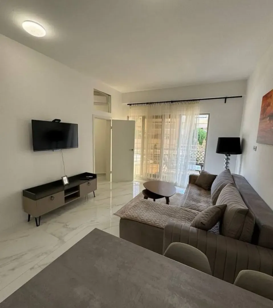 Rent, one bedroom apartment, 38m², Bulevar, Budva