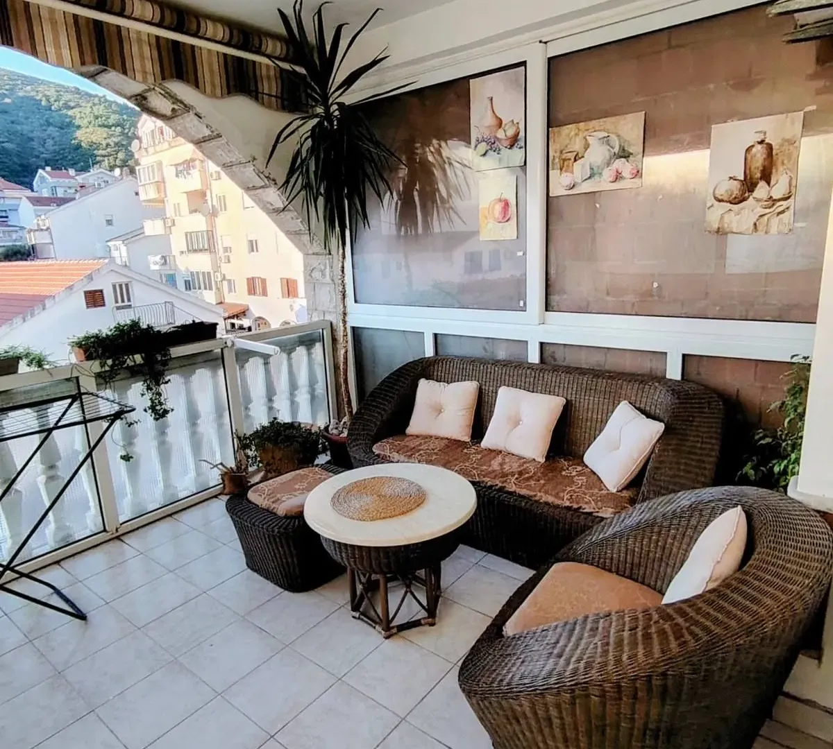 Izdavanje, dvosoban stan, 80m², Adok, Budva