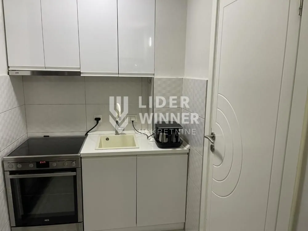 Rent, four bedroom apartment, 85m², Senjak, Beograd