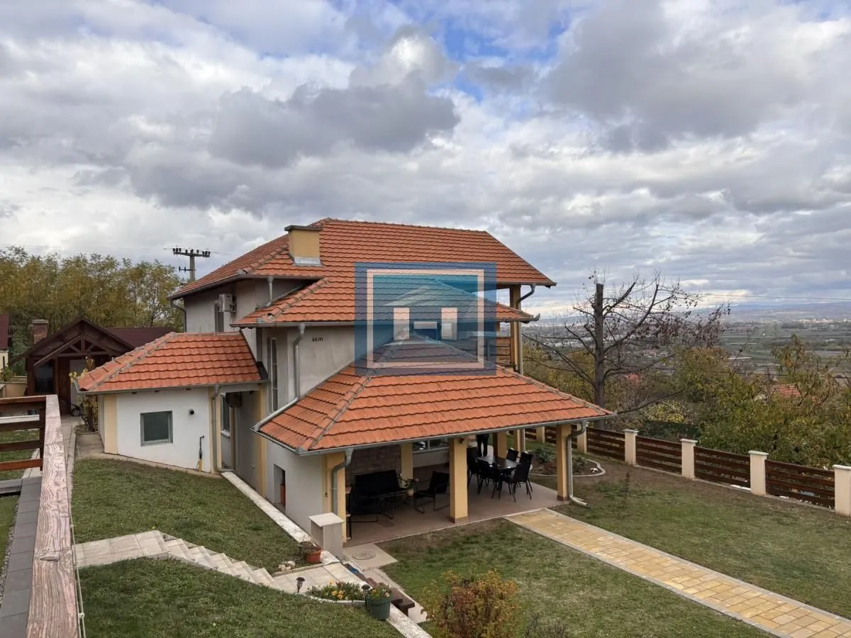 Prodaja, kuća, 220m², Đurđevo brdo, Jagodina