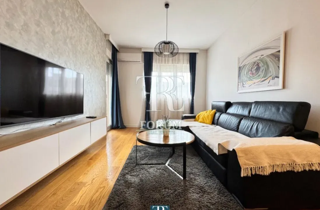 Izdavanje, jednosoban stan, 50m², Central Point, Podgorica