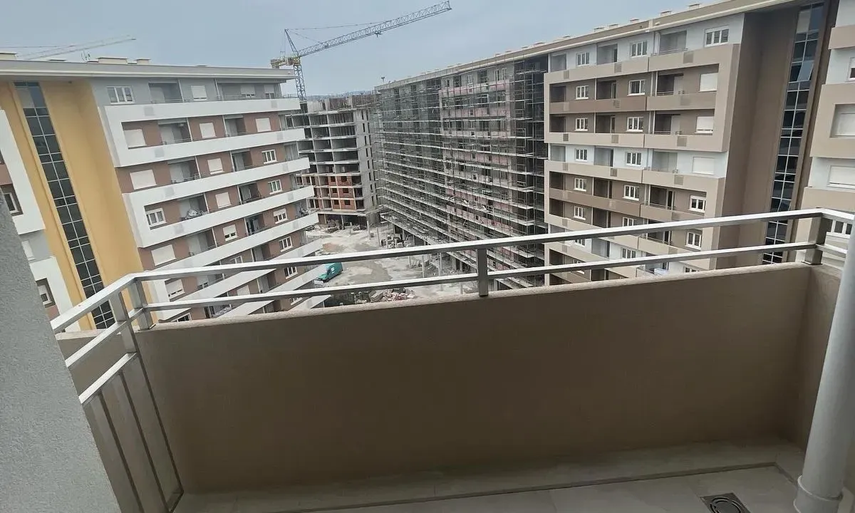 Izdavanje, trosoban stan, 97m², Central Point, Podgorica