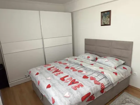 Izdavanje, trosoban stan, 70m², Centar, Bar - image 8