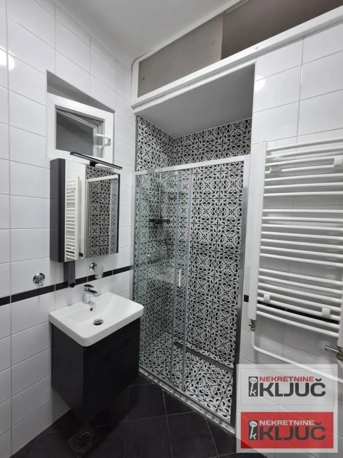 Prodaja, jednosoban stan, 32m², Centar, Novi Sad