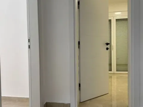 Rent, house, 500m², Stari Aerodrom, Podgorica - image 8