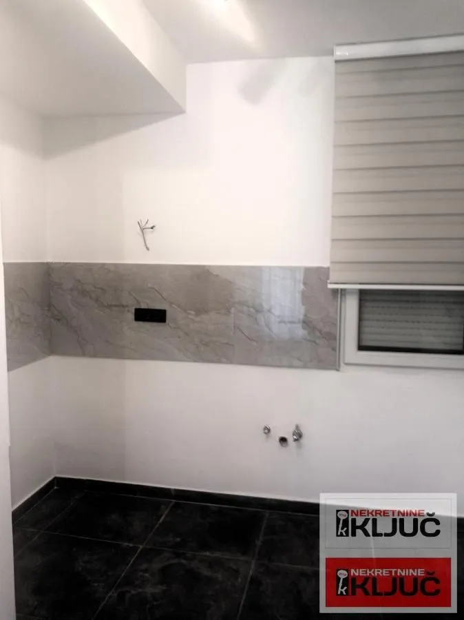 Prodaja, trosoban stan, 58m², Bulevar Oslobodjenja, Novi Sad Sve Podlokacije