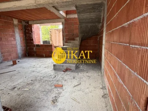 Prodaja, trosoban stan, 69m², Centar, Stara Pazova - image 9