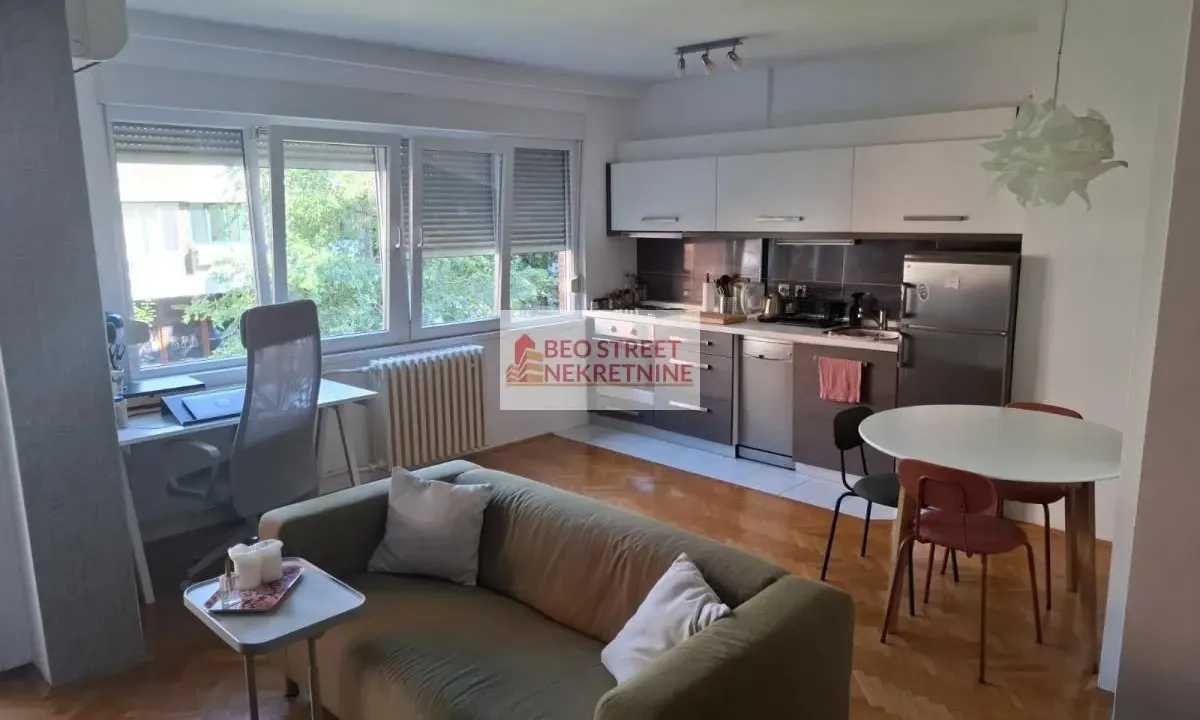 Izdavanje, jednosoban stan, 45m², Kalenić Pijaca, Vračar Sve Podlokacije