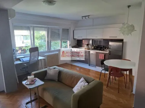 Izdavanje, jednosoban stan, 45m², Kalenić Pijaca, Vračar Sve Podlokacije