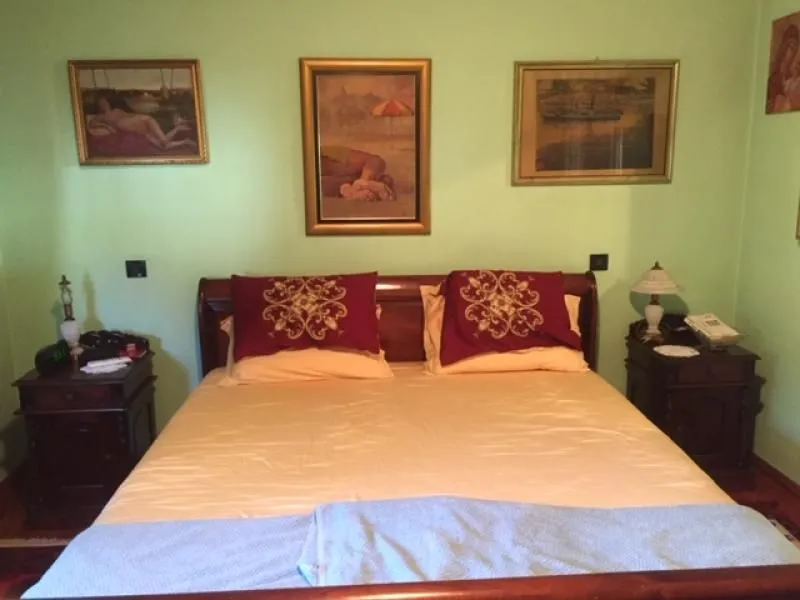 Izdavanje, kuća, 500m², Zemun Sve Podlokacije, Beograd