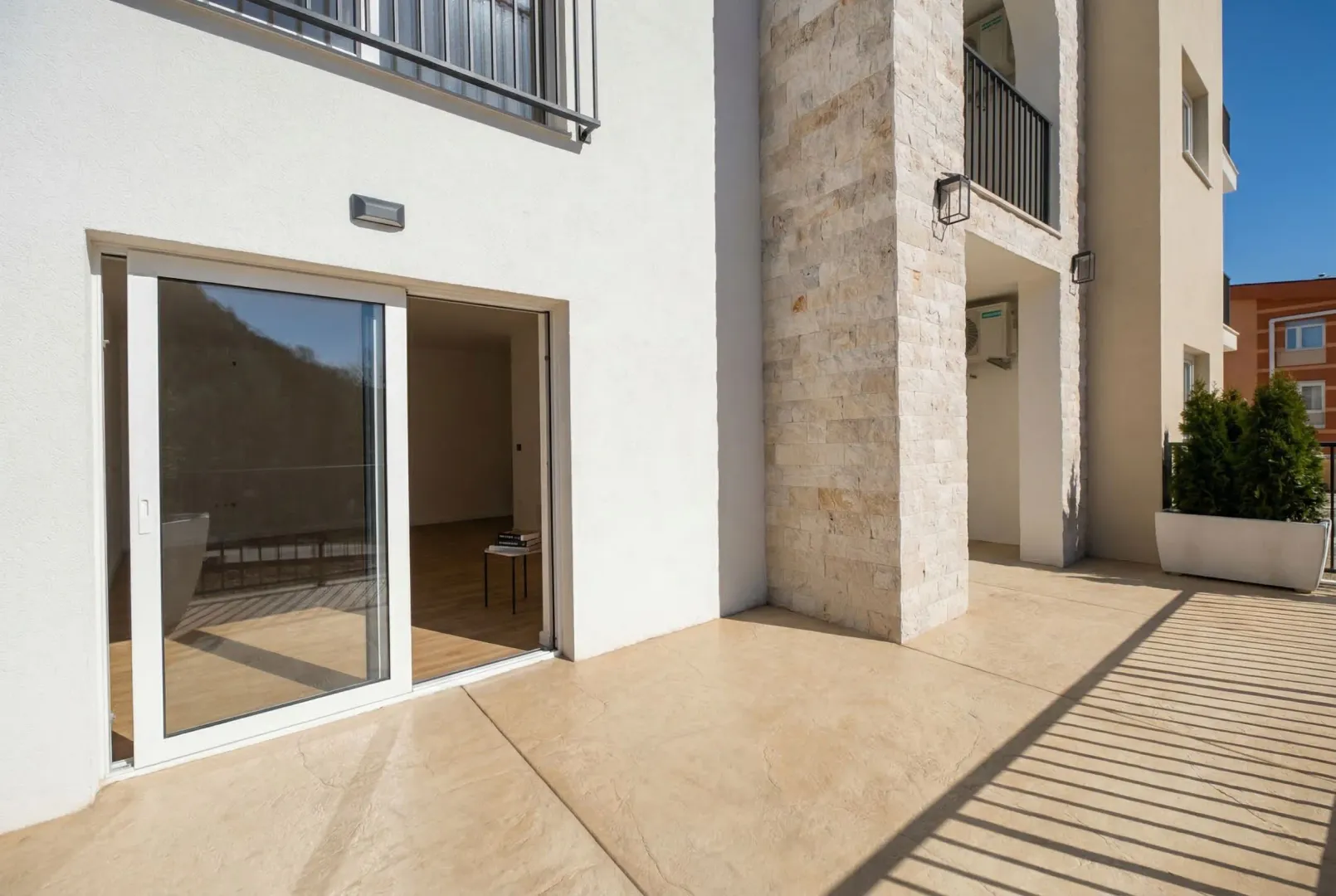 Prodaja, dvosoban stan, 63m², Sutomore, Bar