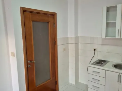 Izdavanje, jednosoban stan, 47m², Stari Aerodrom, Podgorica - image 11