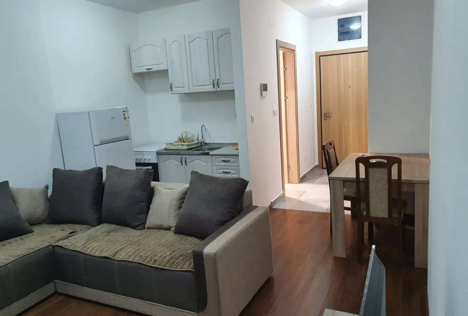 Izdavanje, garsonjera, 29m², Master Kvart, Podgorica
