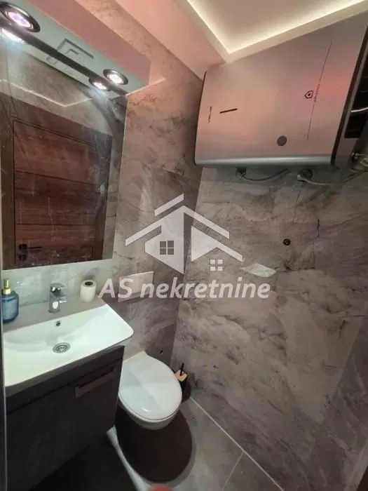 Izdavanje, jednosoban stan, 40m², Tošin bunar, Novi Beograd Sve Podlokacije