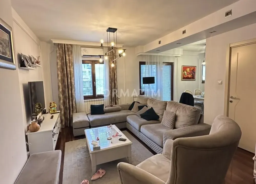 Izdavanje, trosoban stan, 89m², Stari Grad, Beograd